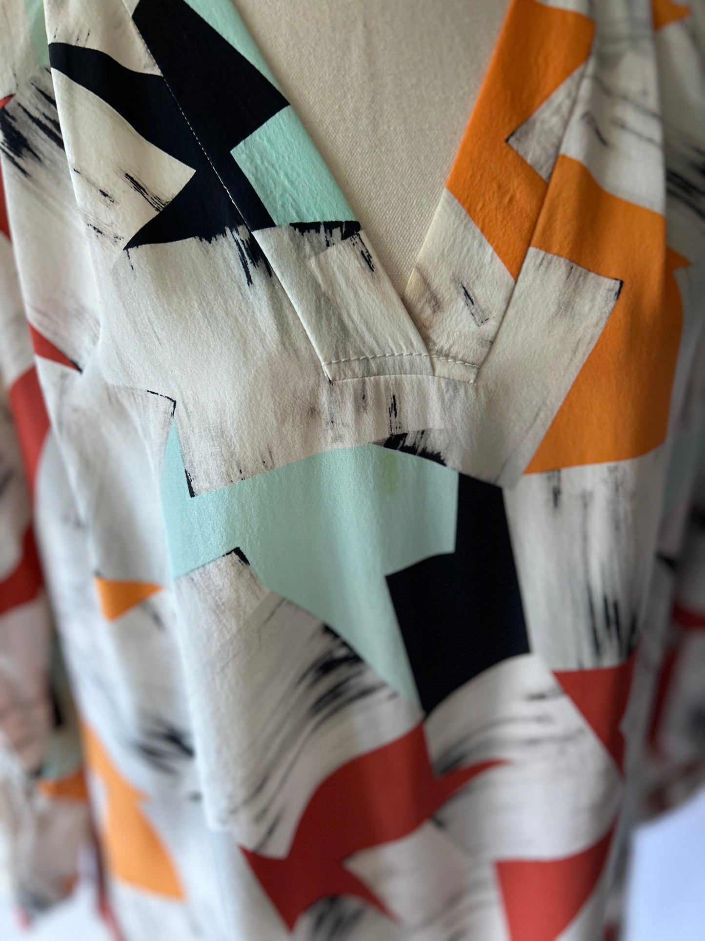 Diane von Furstenberg Silk Blouse – Abstract Print, Size 4