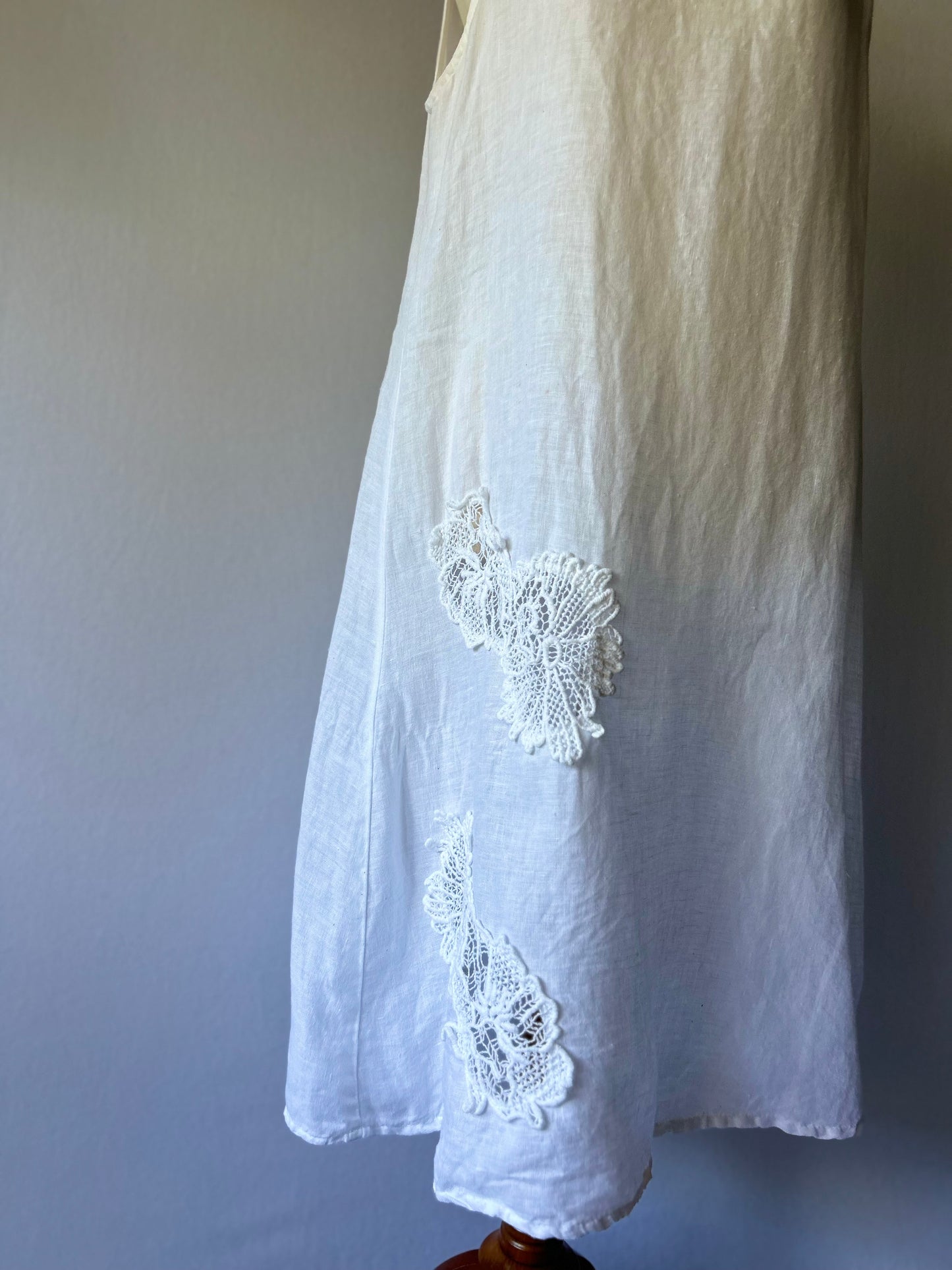 Romantic White Linen Midi Dress with Floral Appliqué - Size M
