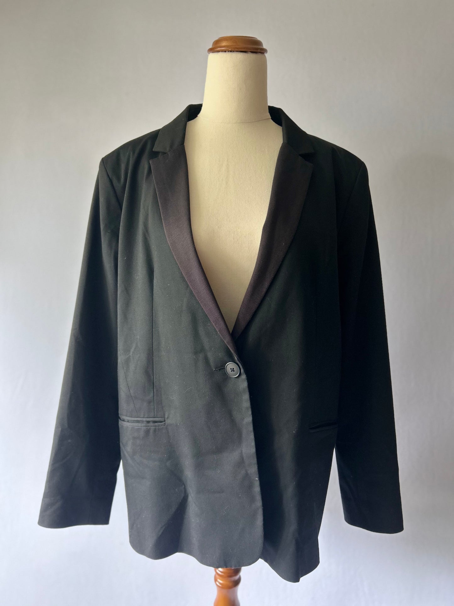Classic Black Blazer – Size EUR 44 / US 12 / UK 16