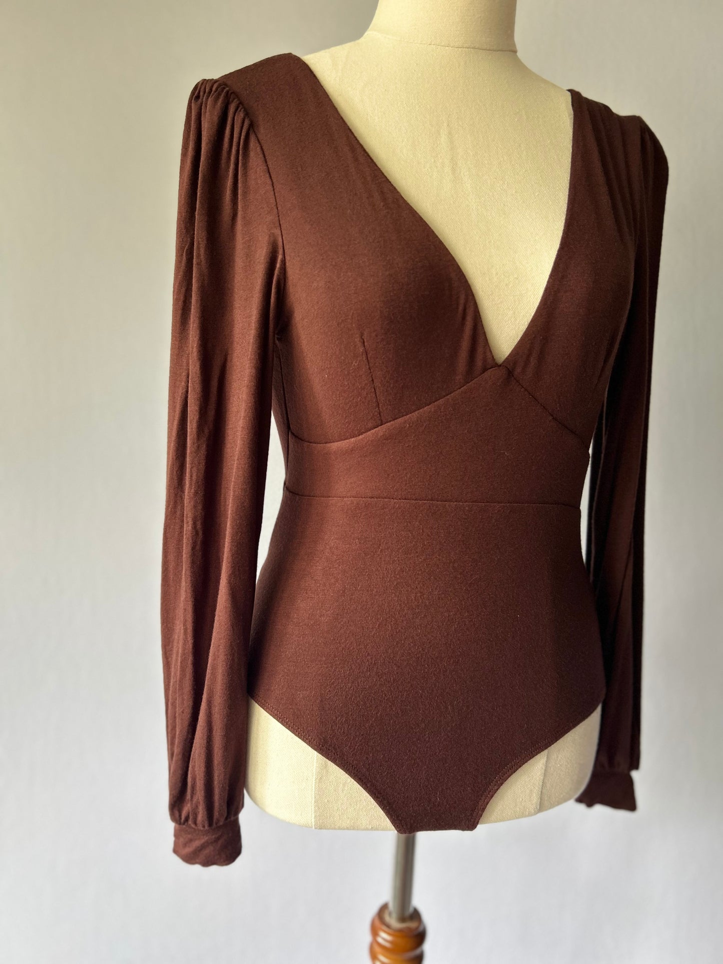 Deep V-Neck Long Sleeve Bodysuit – Size S