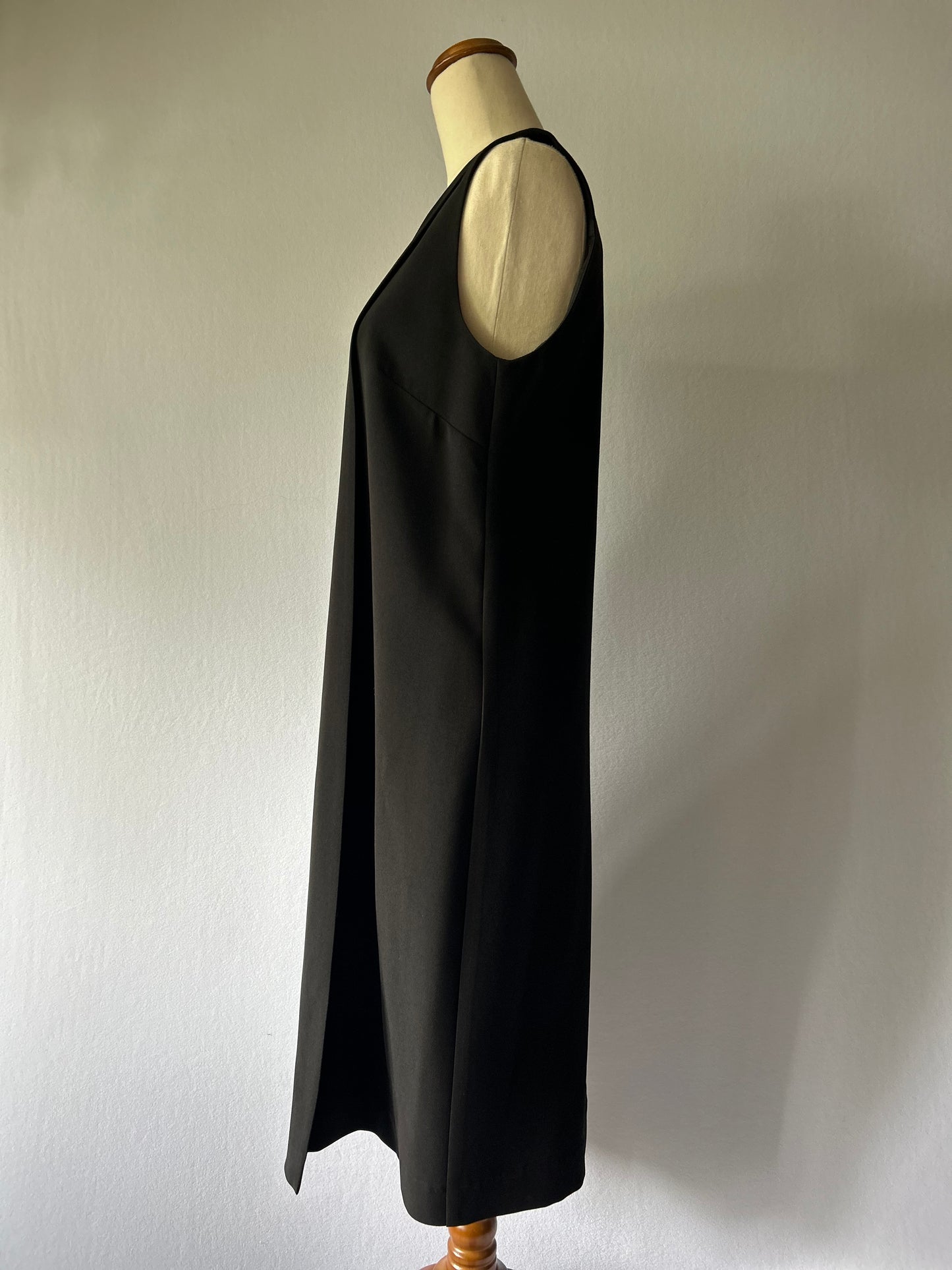 Juliette Hogan Minimalist Black Shift Dress – Size 8