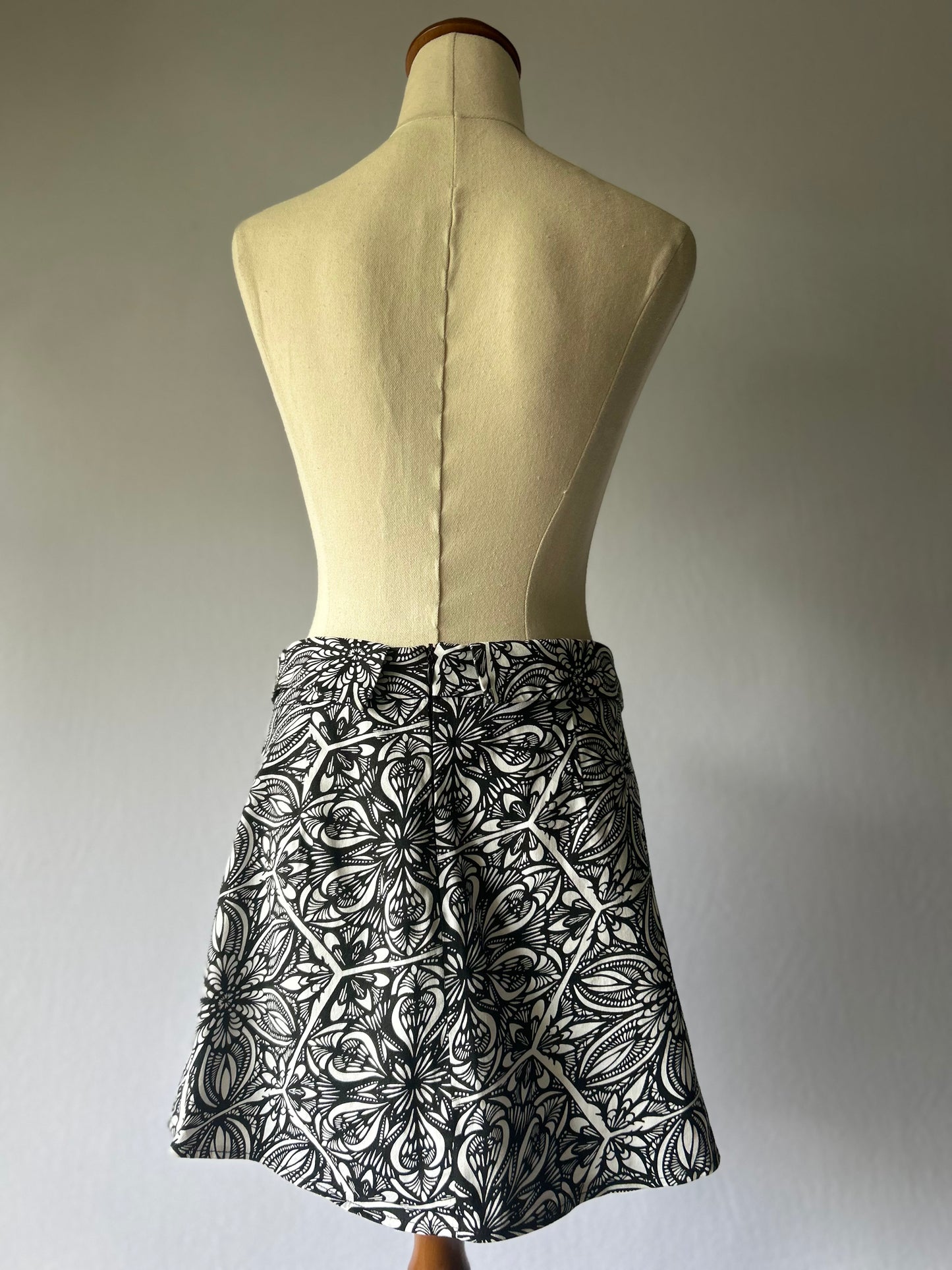 Black & White Patterned Cotton Skirt – Size 10