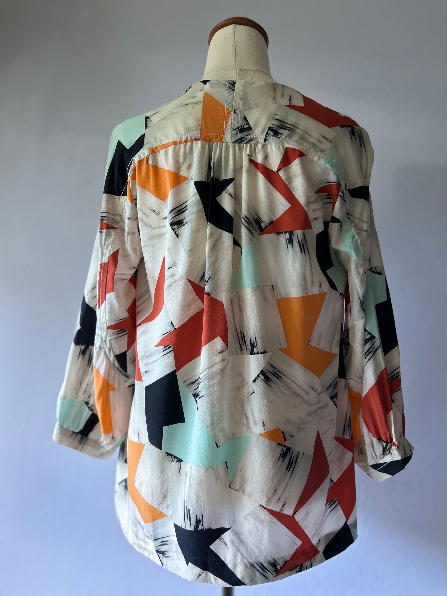 Diane von Furstenberg Silk Blouse – Abstract Print, Size 4