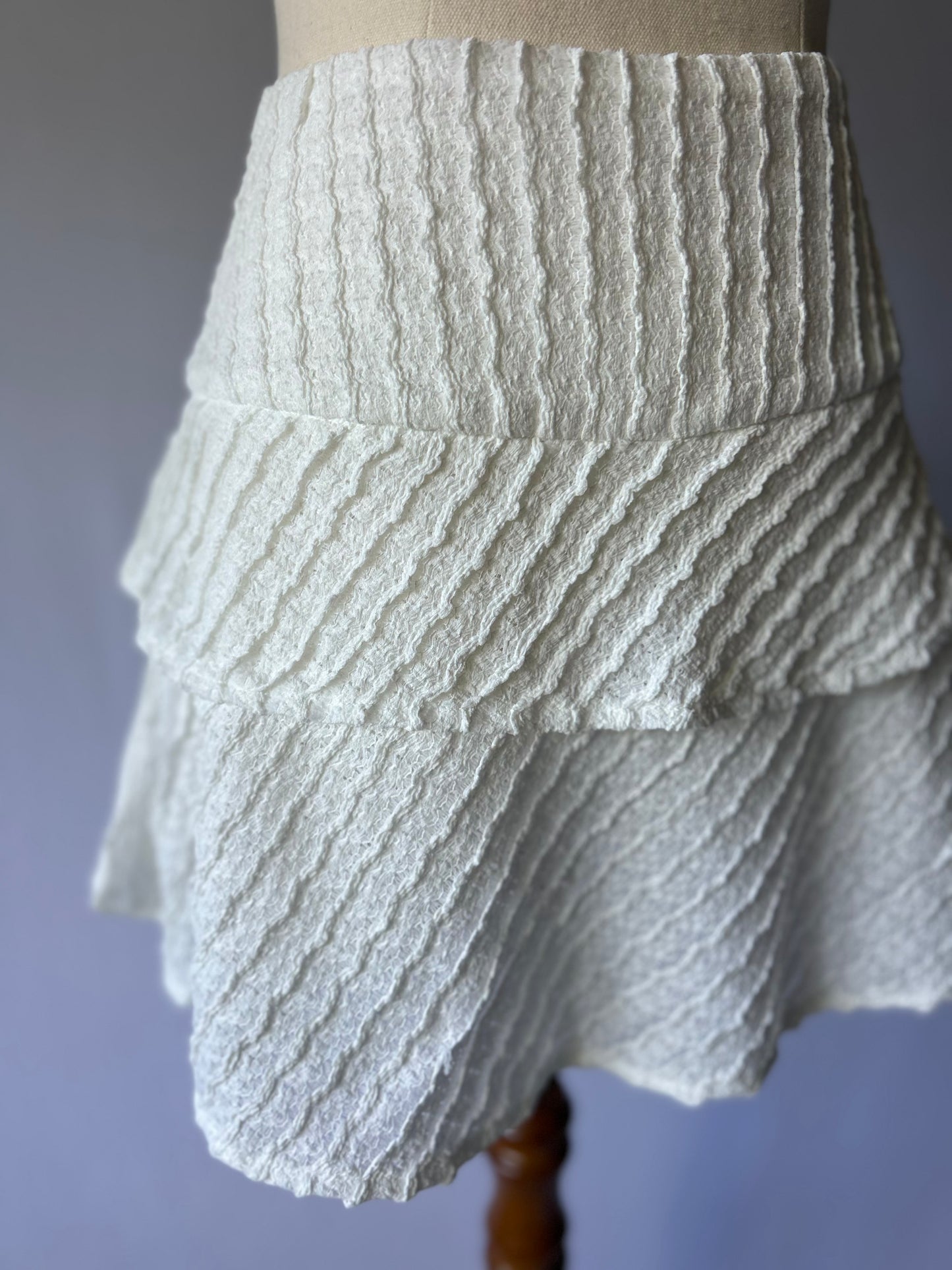 White Ruffle Textured Skort – Size L