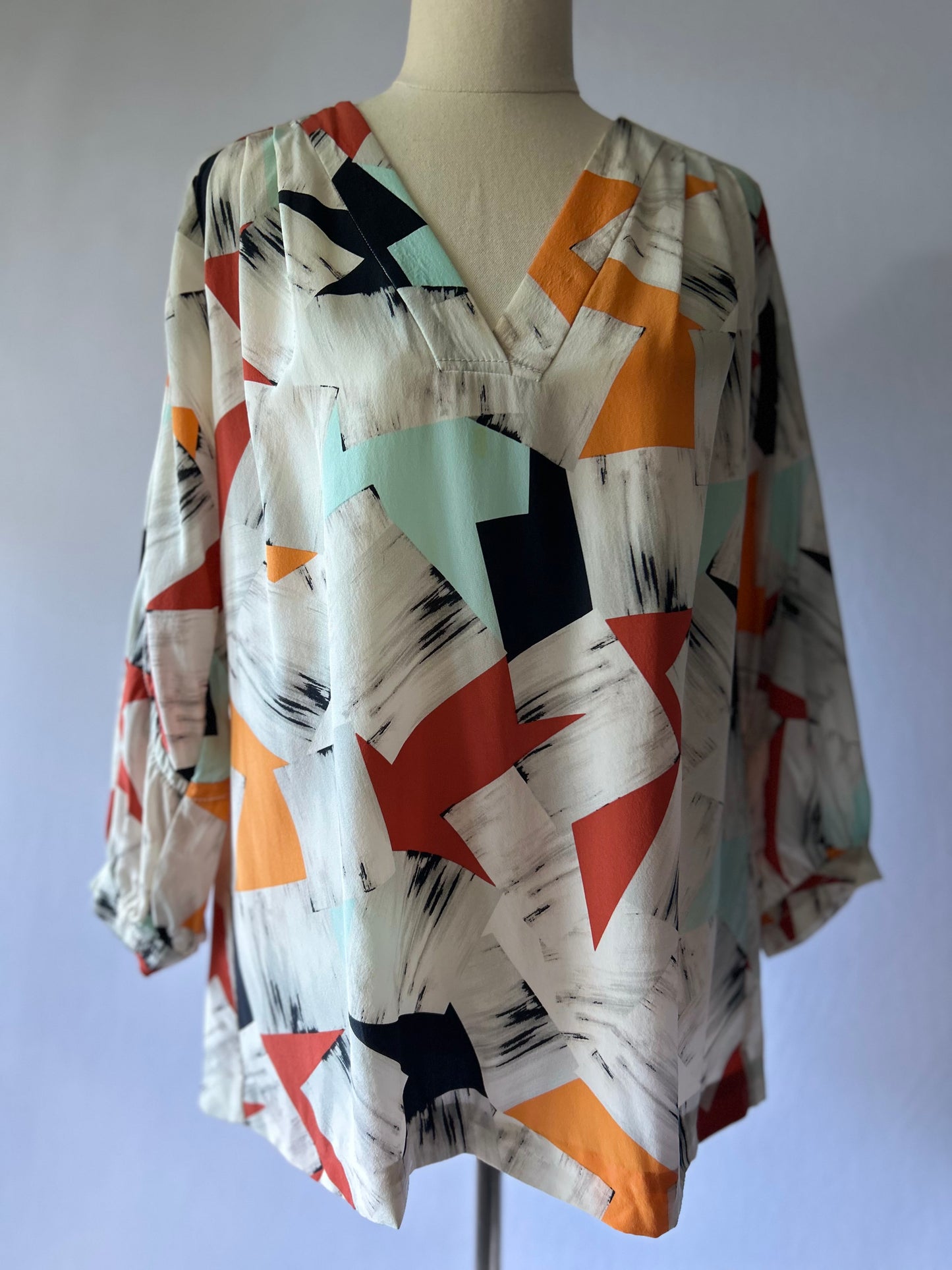 Diane von Furstenberg Silk Blouse – Abstract Print, Size 4