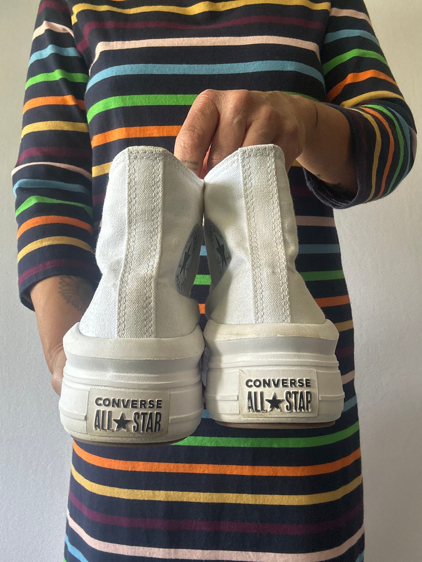 White Converse Chuck Taylor All Star – US 8 / UK 6 / EUR 39