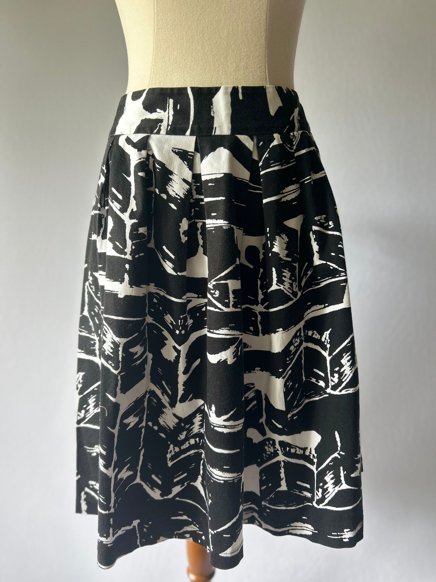 Black & White Abstract Print Skirt – Size 14