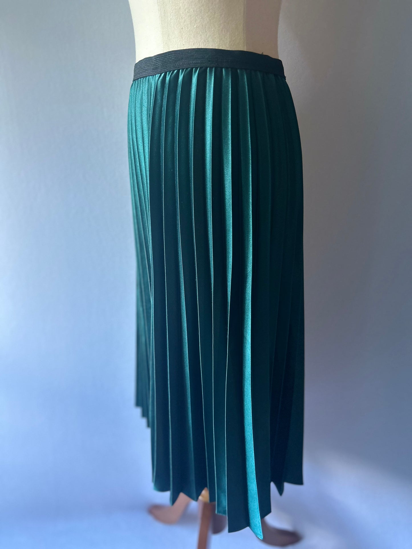 Metallic Emerald Green Satin Pleated Midi Skirt - Size M