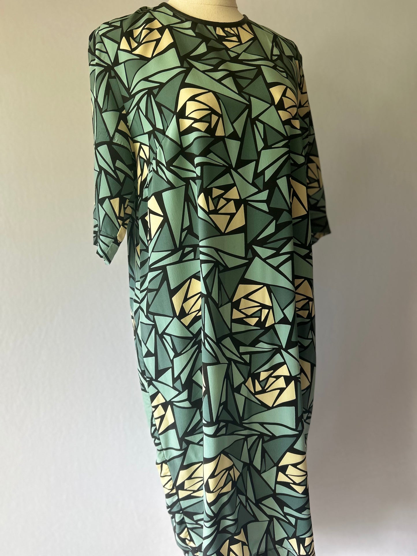 Juliette Hogan Silk Dress – Size 10 – Made in New Zealand