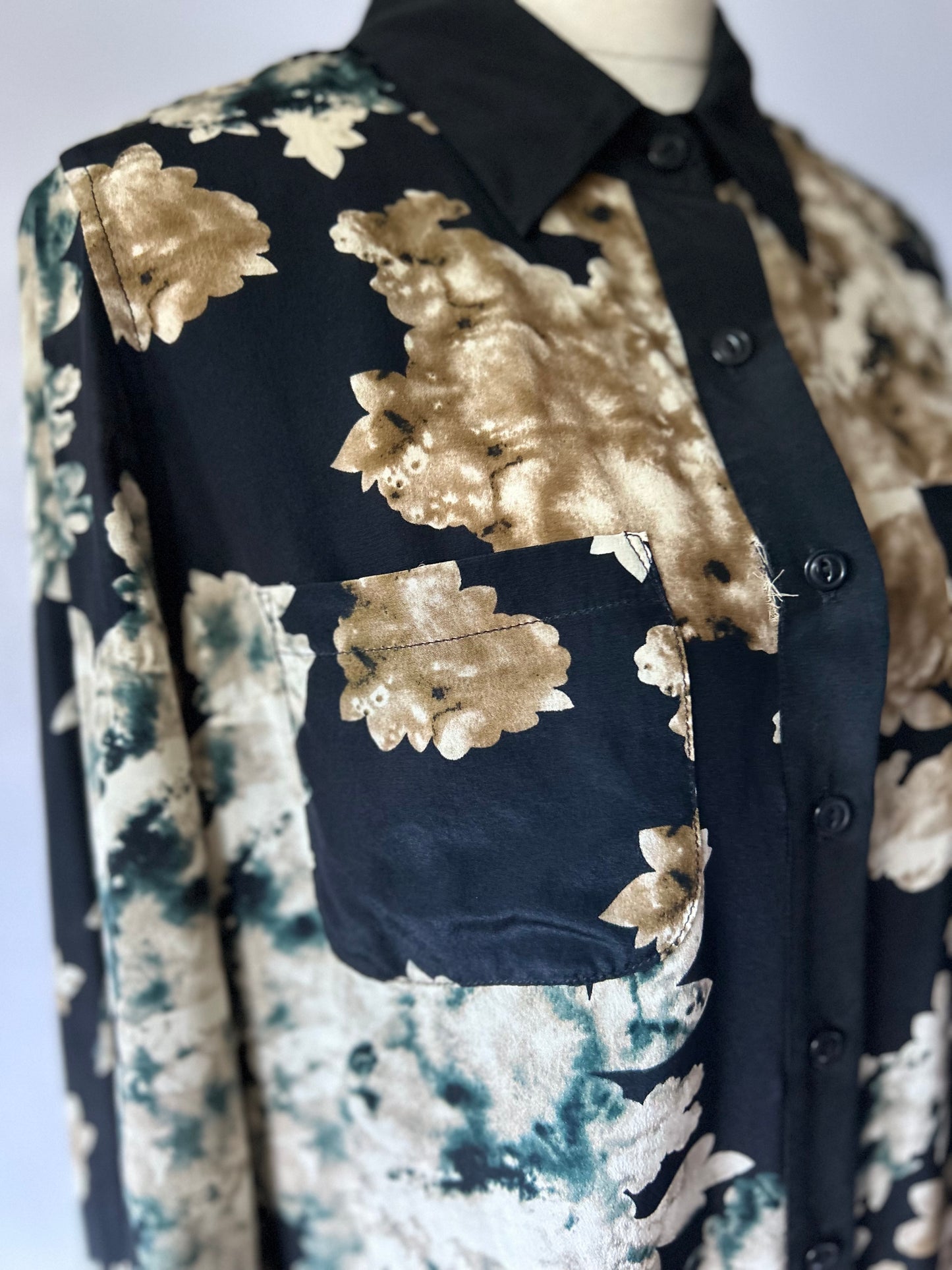 Juliette Hogan Silk Floral Shirt – Size 8