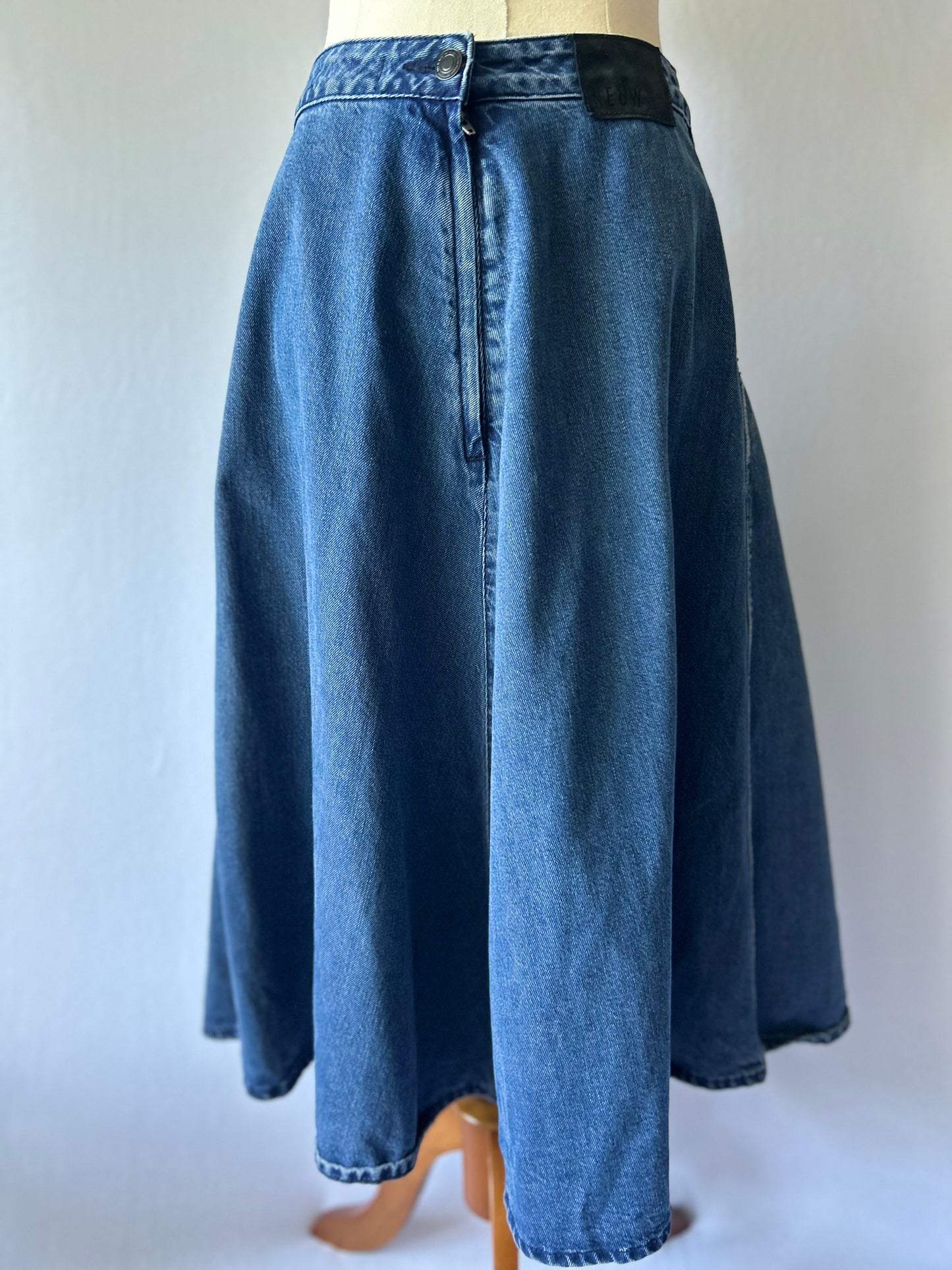 Neuw mid denim skirt – Size 8
