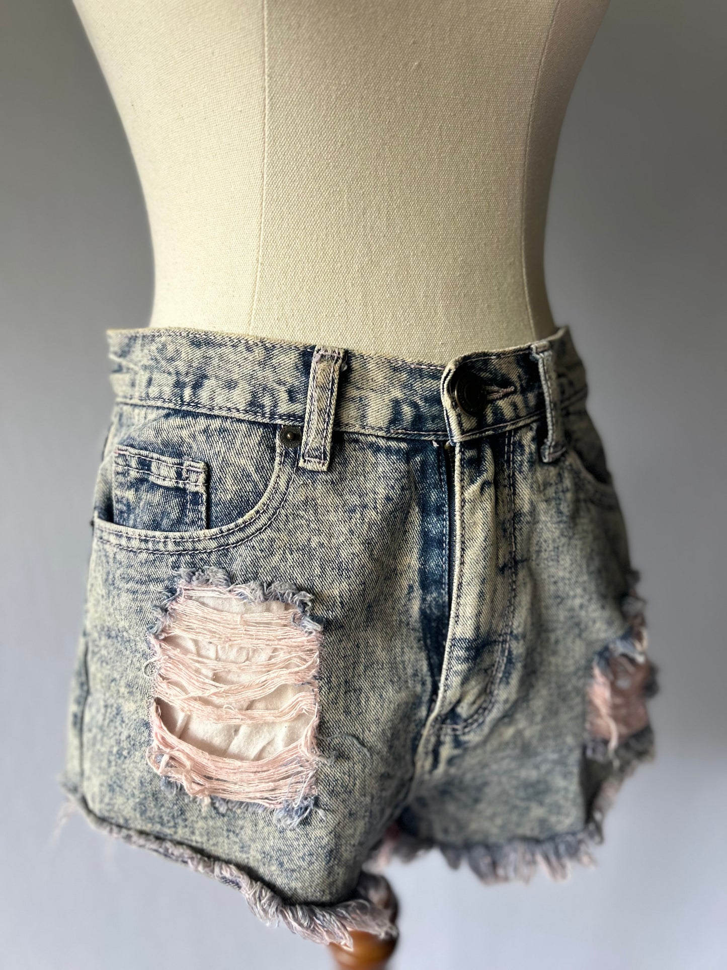 Denim Shorts /Size 27