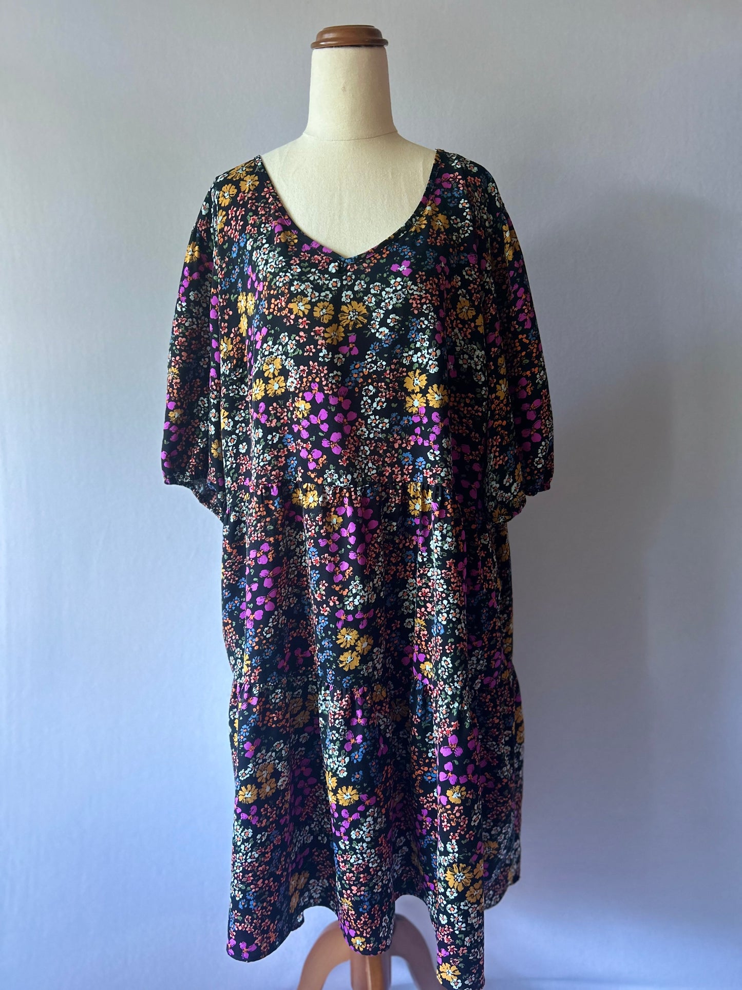 Ruby & Rain Tiered Smock Ditsy Floral Dress - Multi/Black - Size M( NZ-Aus 16-18 )