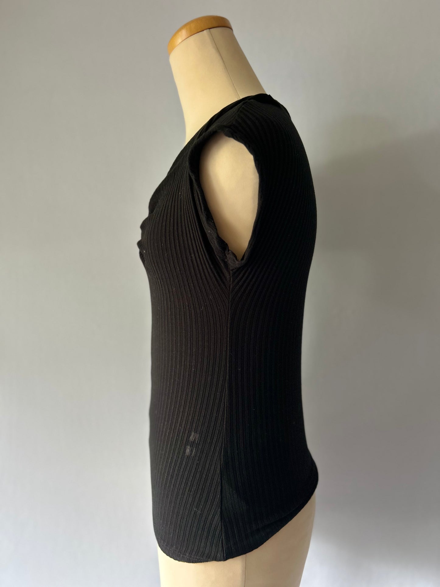 Seed Ribbed Black Knot Top - Viscose Blend, size small