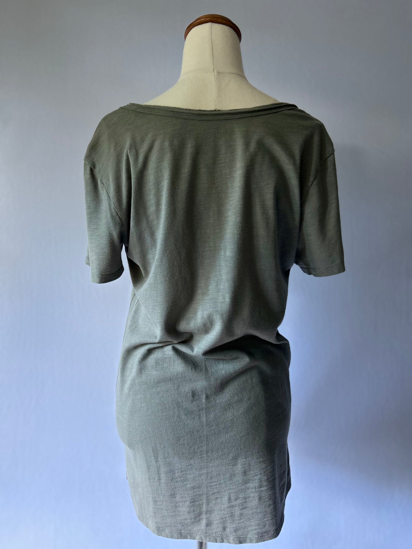 Billabong V-Neck Basic T-Shirt – Size 10