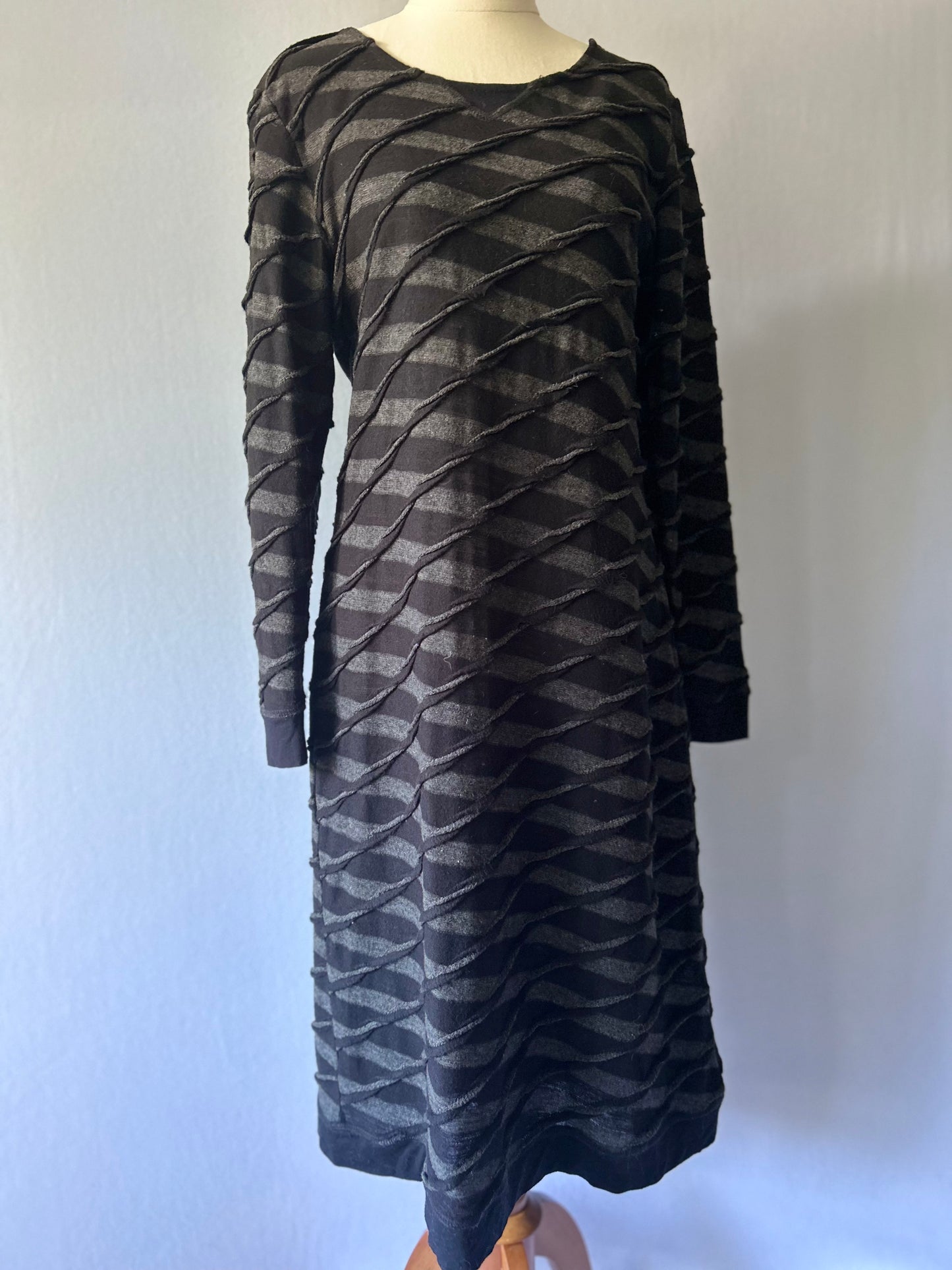 Toat "Ripple Effect" Textured Midi Dress – Size 10