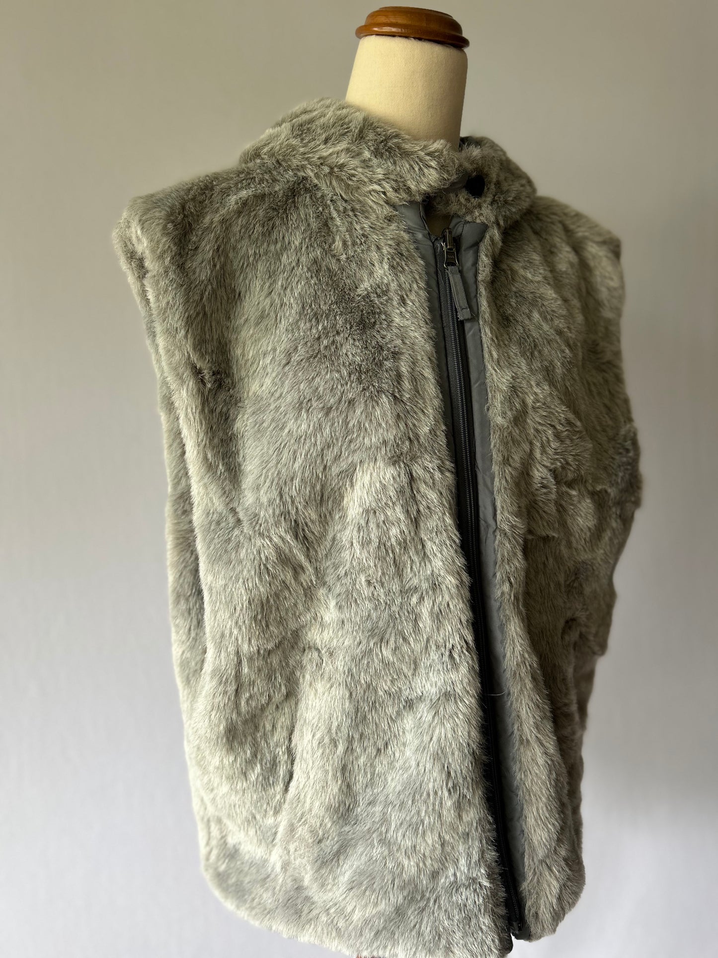 Ride Snowboards Reversible Faux-Fur & Nylon Puffer Vest - Size L