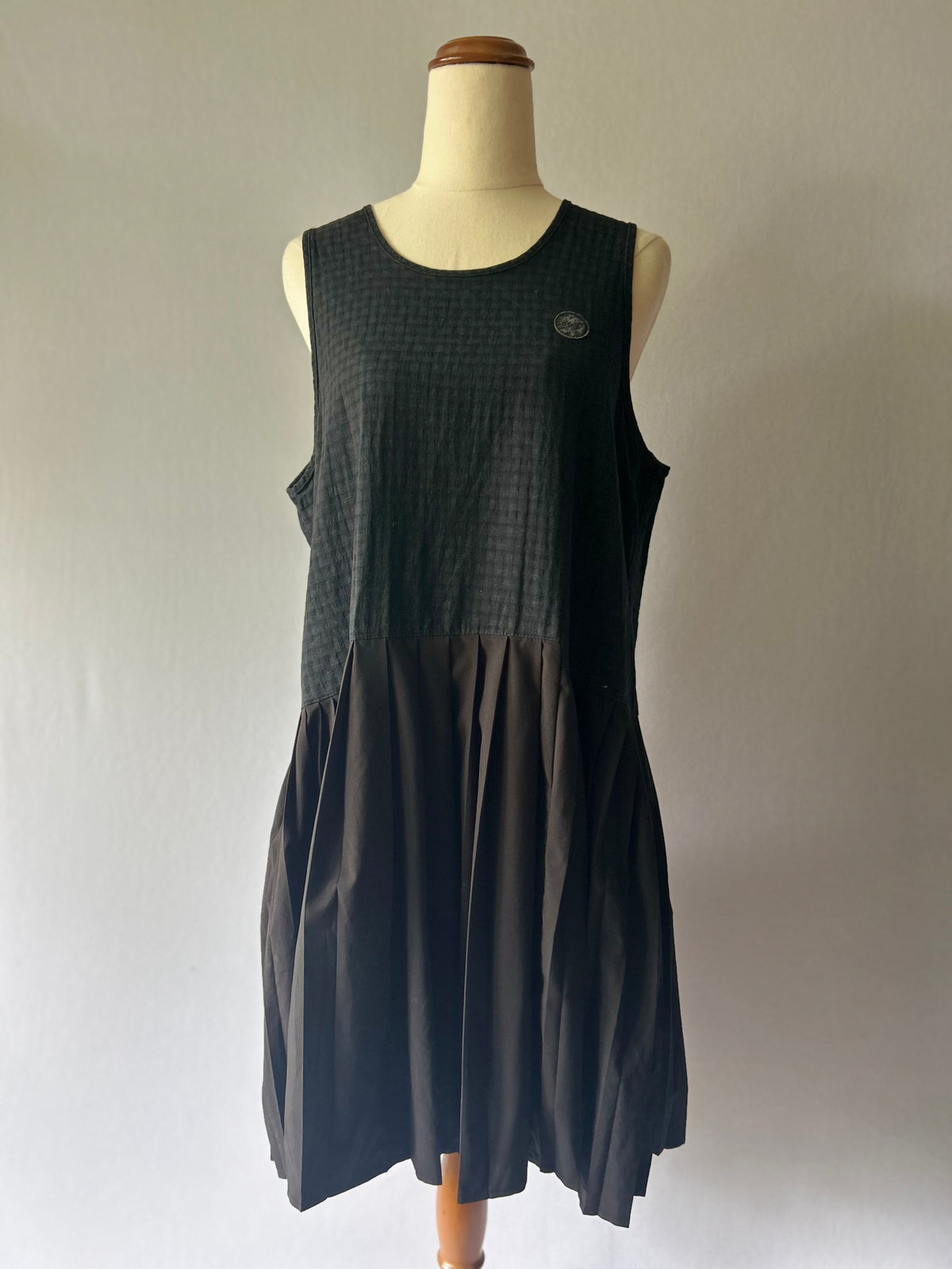 ilabb Black Textured Pleated Drop-Waist Dress - Size M