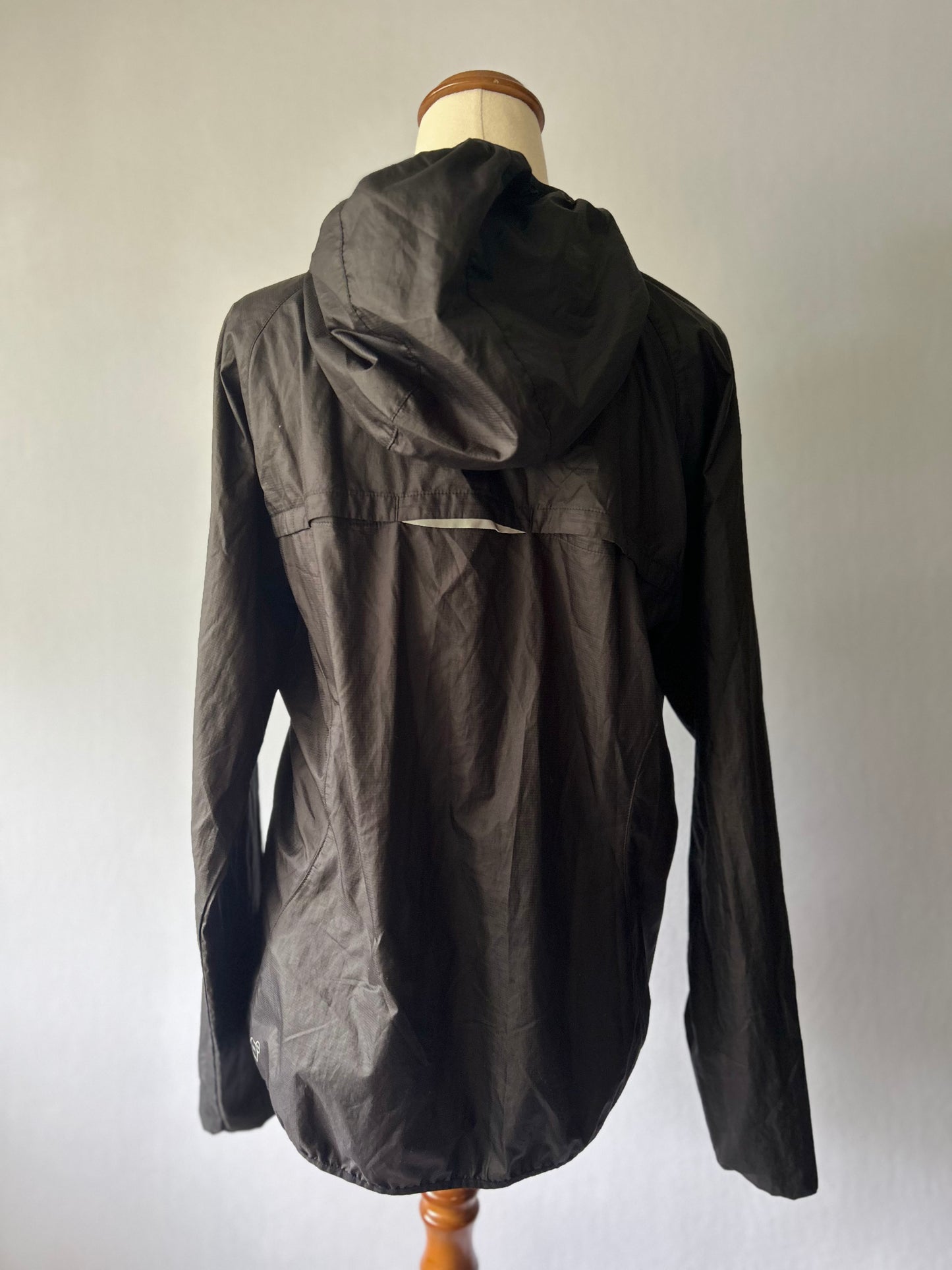 Puma Performance Lightweight Hooded Windbreaker – Size M