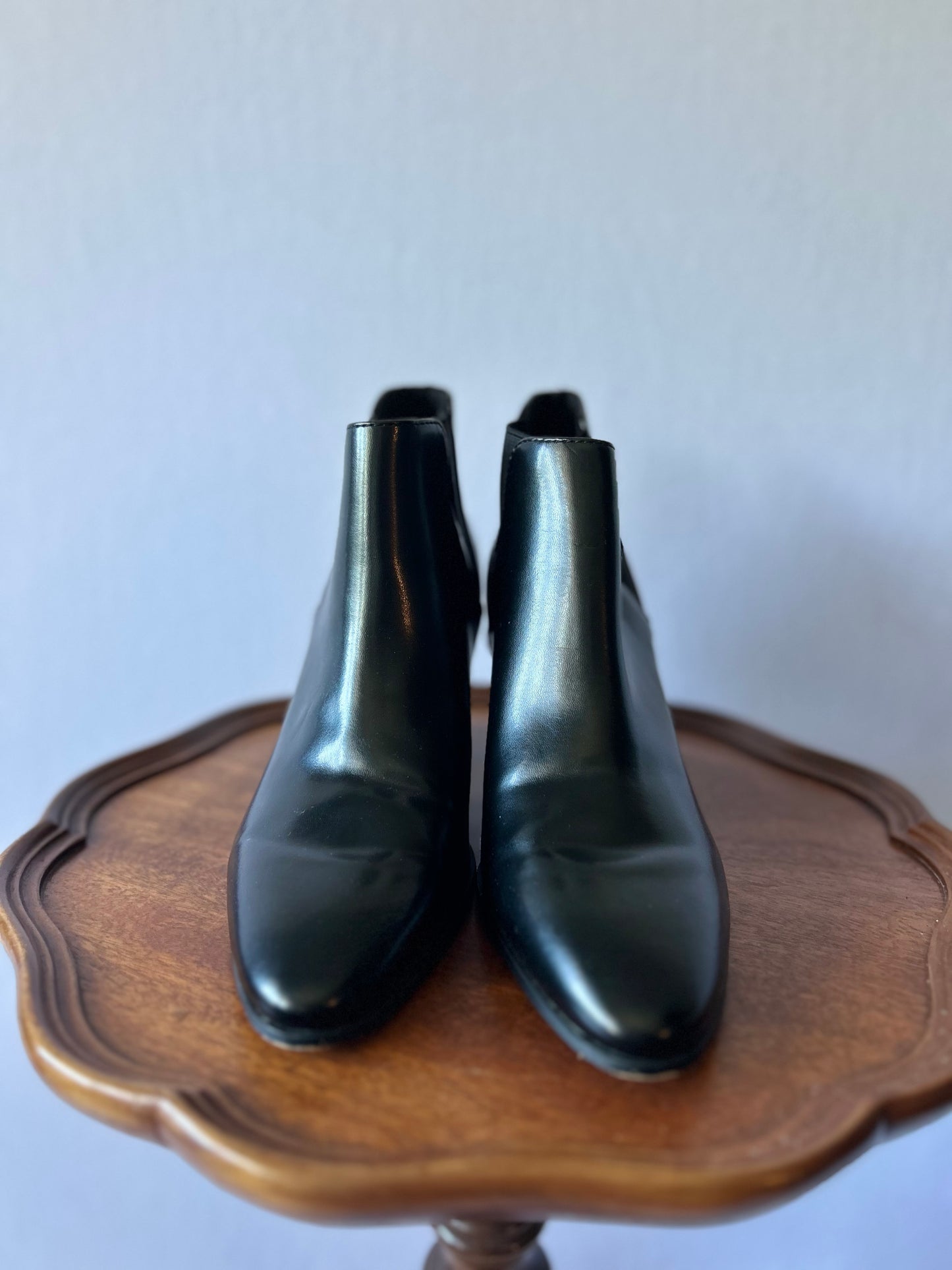 Classic Black Pointed-Toe Chelsea Boots - Size EUR 39