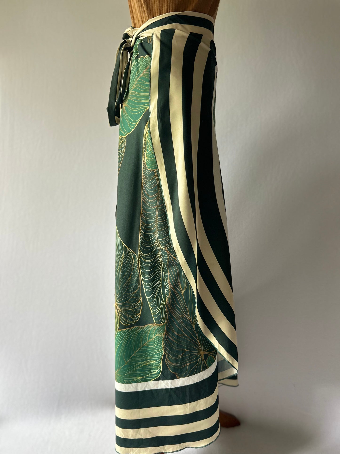 Luxurious Tropical Print Wrap Skirt - One Size