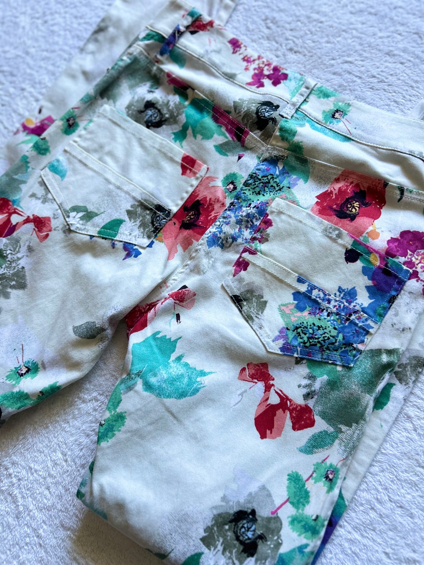 Moochi Floral White Pants – Size 8