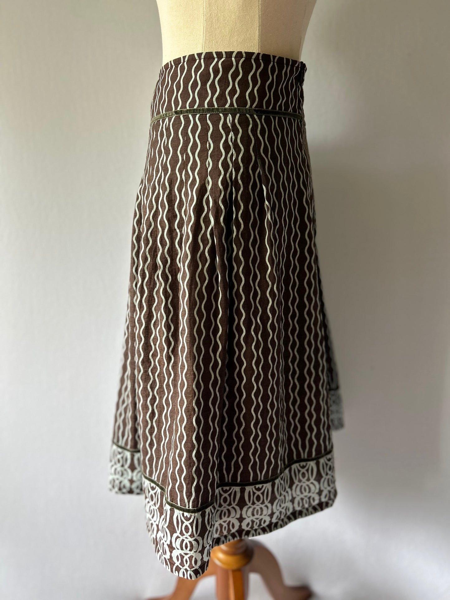 Brown Wavy Print A-Line Midi Skirt - Size 12
