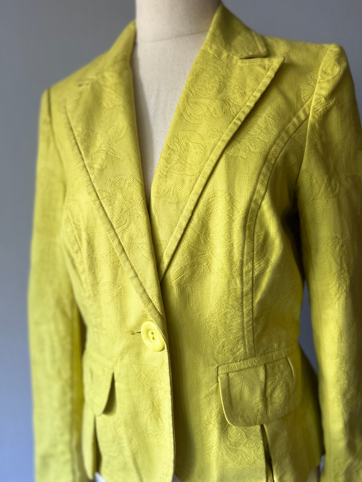 Cue Yellow Textured Cropped Blazer – Size 10