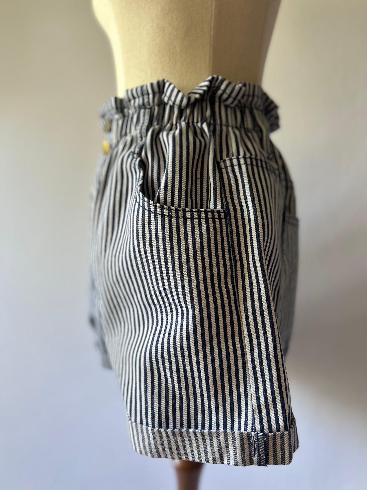 High-Waisted Striped Paperbag Waist Shorts - Size M (Cotton Blend)