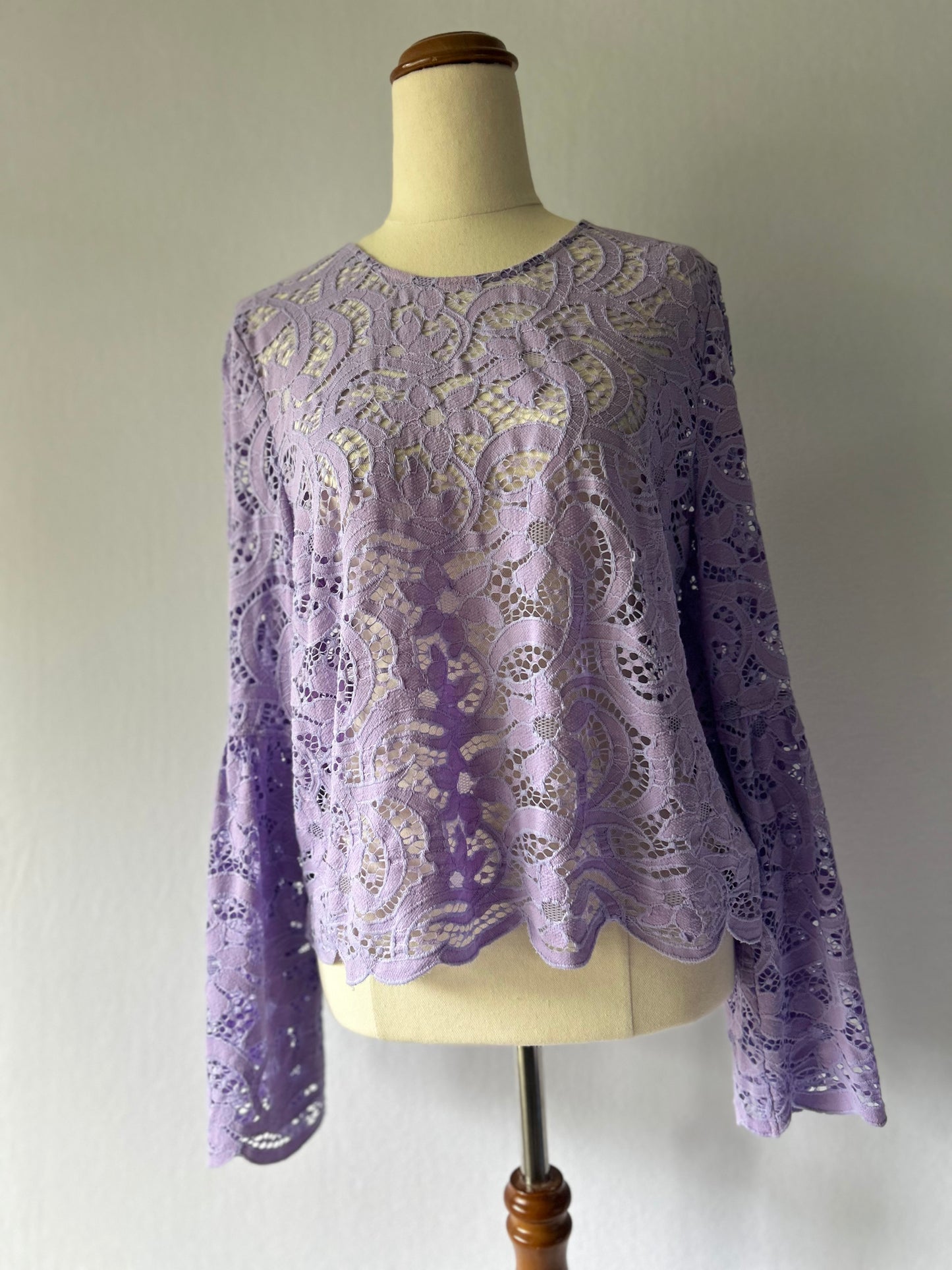 Decjuba Lilac Guipure Lace Bell Sleeve Top - Size 10