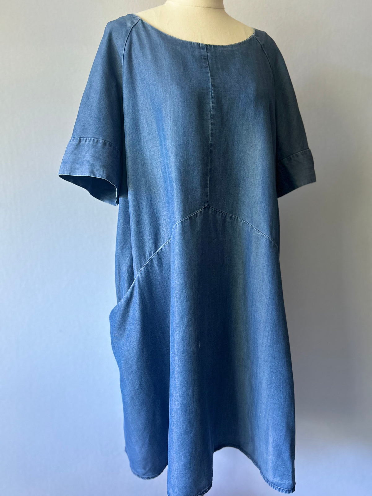 Chambray Blue 100% Lyocell Short Sleeve Shift Dress with Pockets - Size 16 (AU/NZ 16)