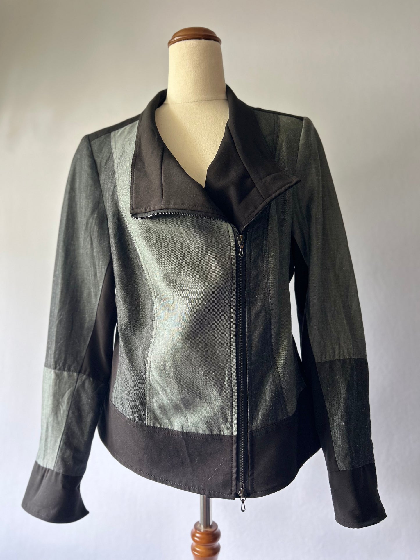 Jane Daniels Made in NZ Tailored Panel Jacket – Size 10