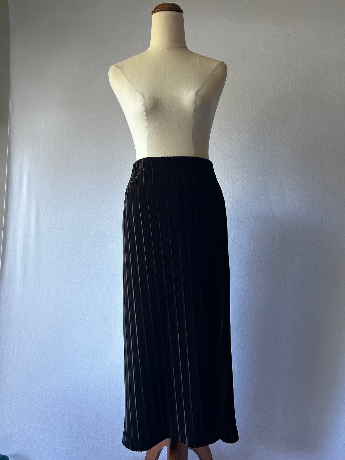 Anne Mardell Black Velvet Skirt – Size 10, Made in New Zealand, 90% Polyester 10% Spandex