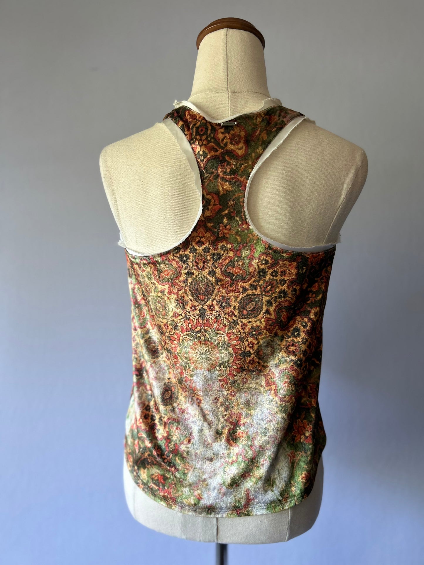 John John Graphic Tank Top – Size Small
Polyester