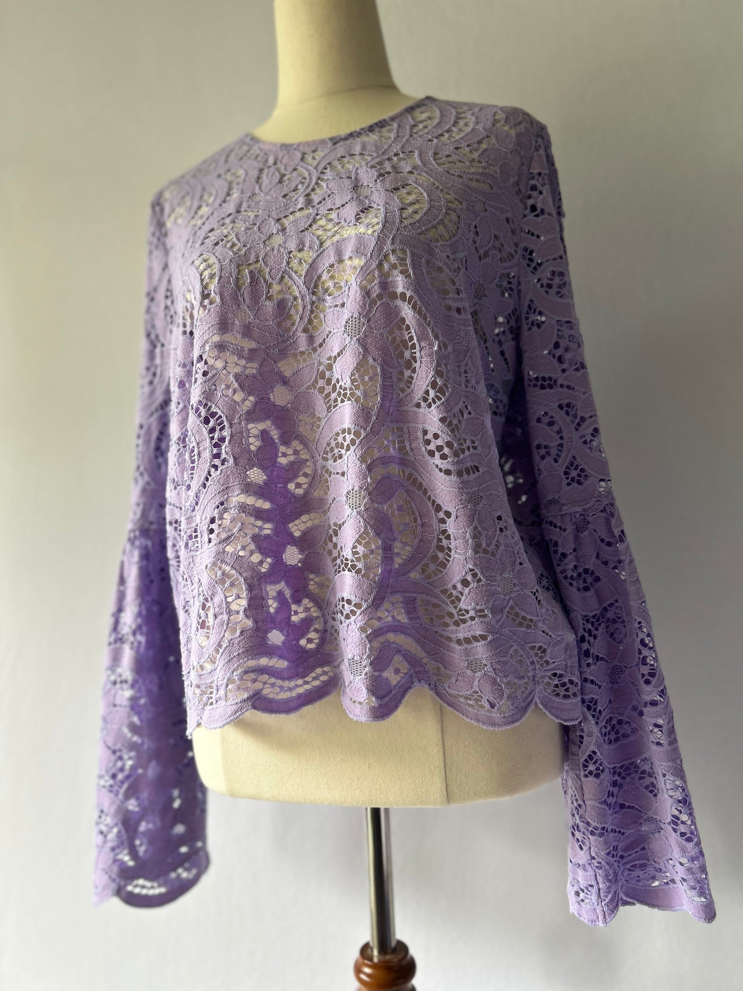 Decjuba Lilac Guipure Lace Bell Sleeve Top - Size 10