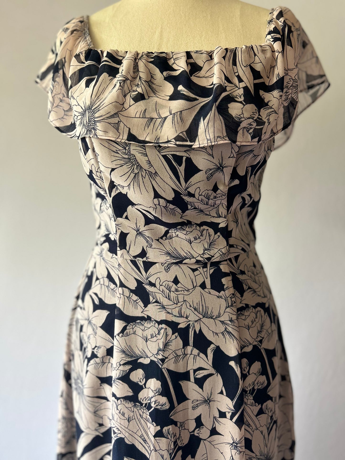 Floral Midi Dress – Size 6