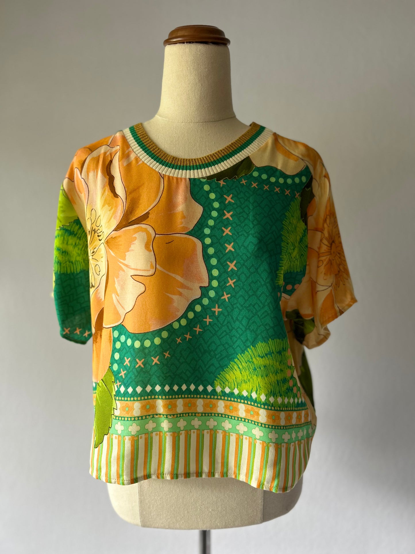 Tropical Print Cropped Top - 100% Viscose (Made in Brazil), size M , new with tag