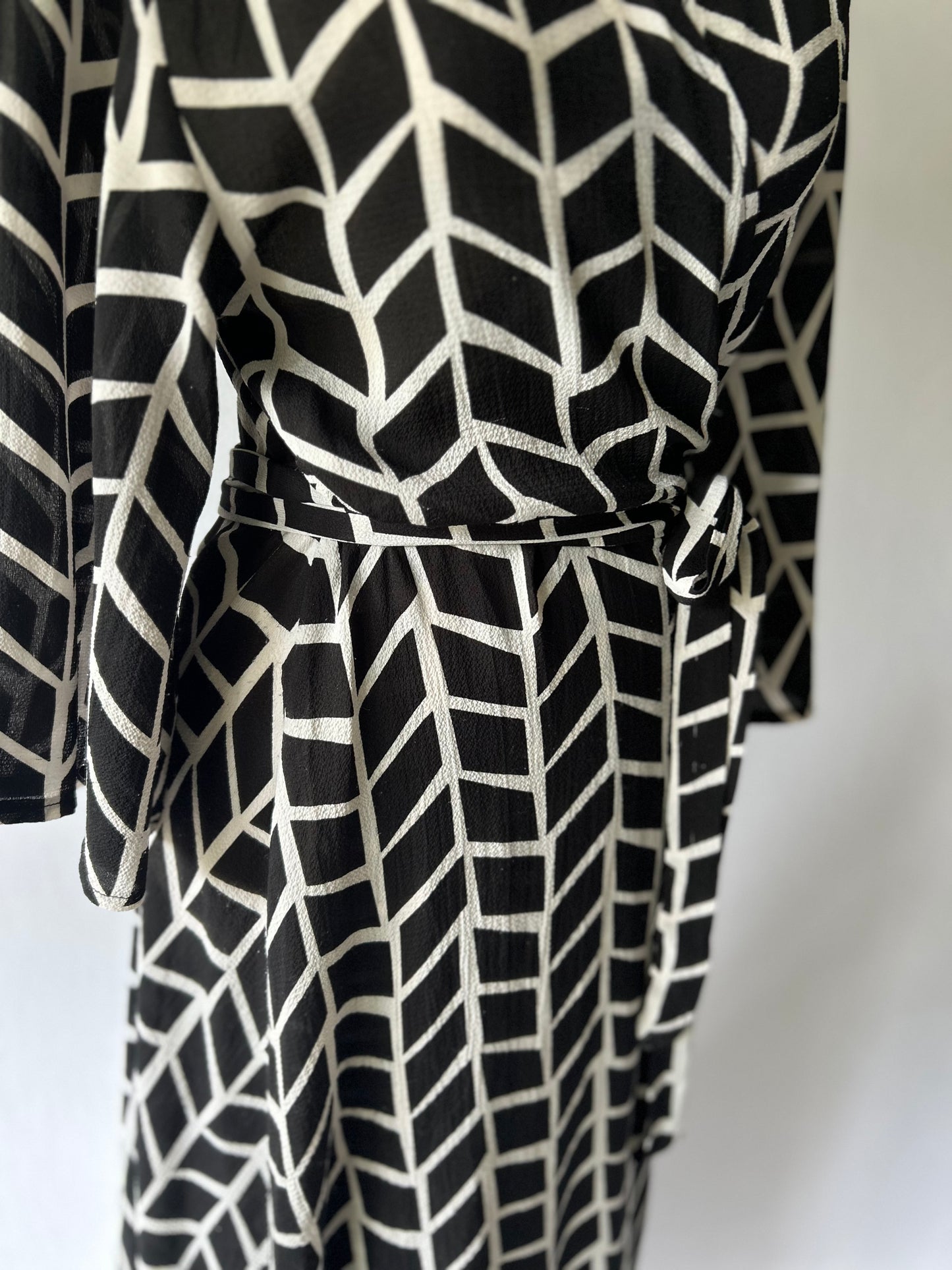 Black and White Wrap Dress – Size 8