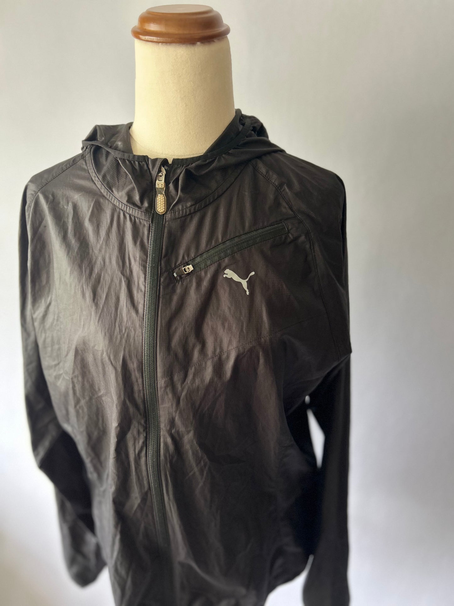 Puma Performance Lightweight Hooded Windbreaker – Size M