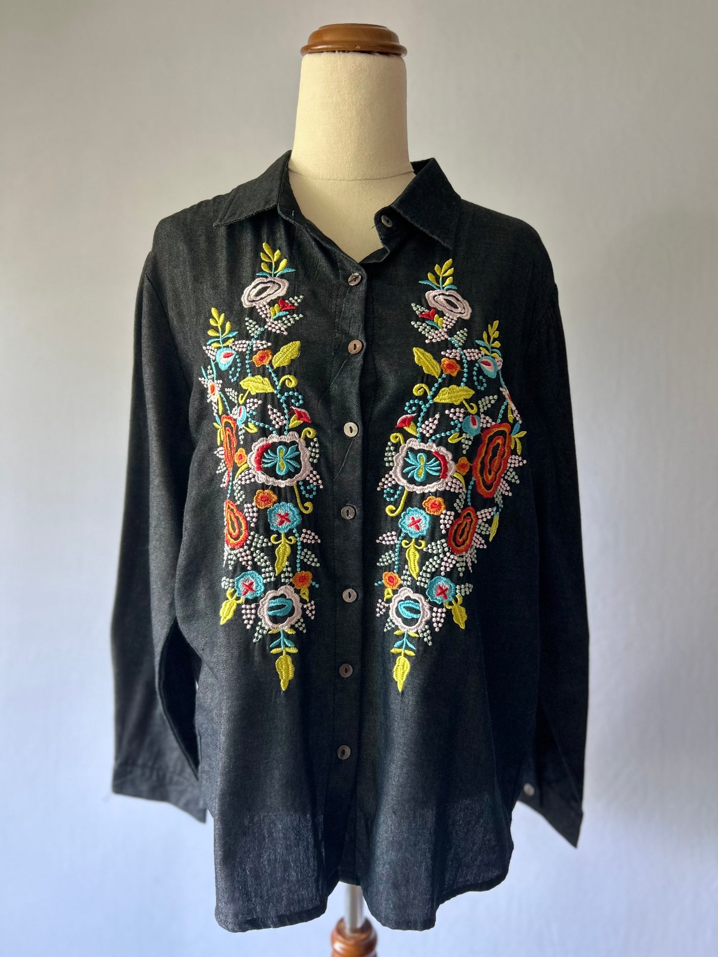 Black Embroidered Shirt – Size L