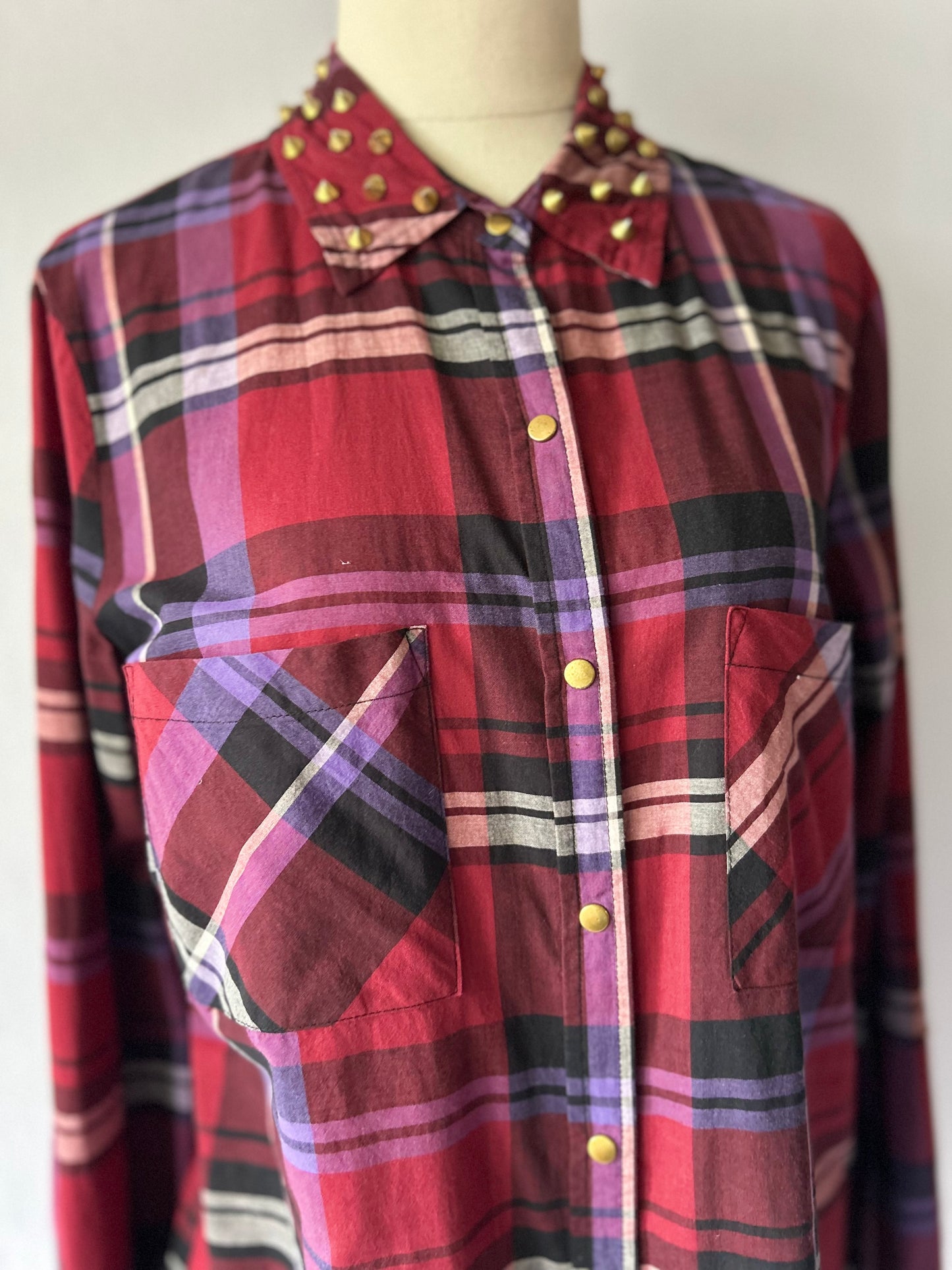 Studded Collar Plaid Cotton Shirt - Crimson & Purple - Size Small
