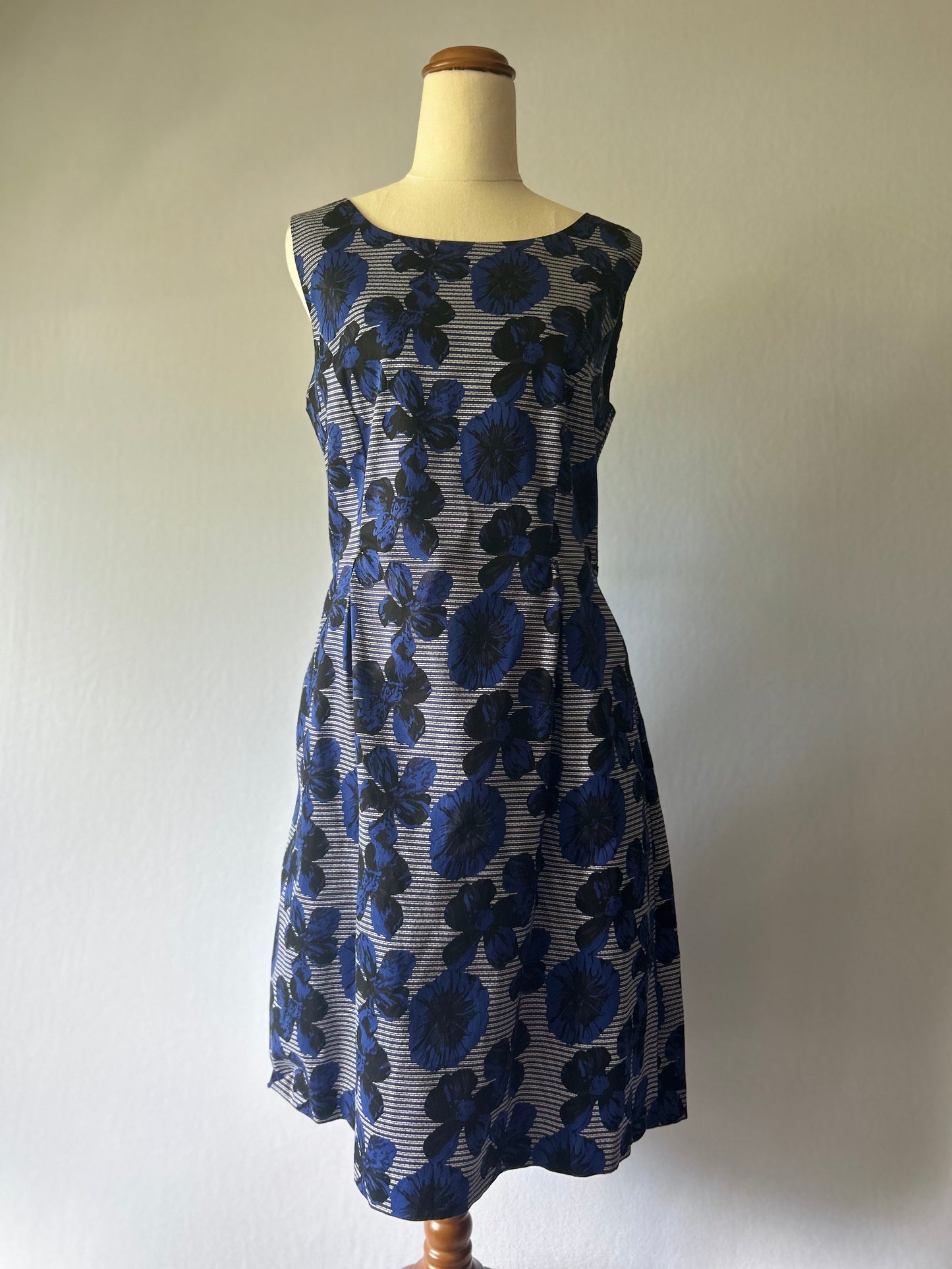 Floral Blue Dress – Size 14 – 97% Cotton, 3% Elastane
