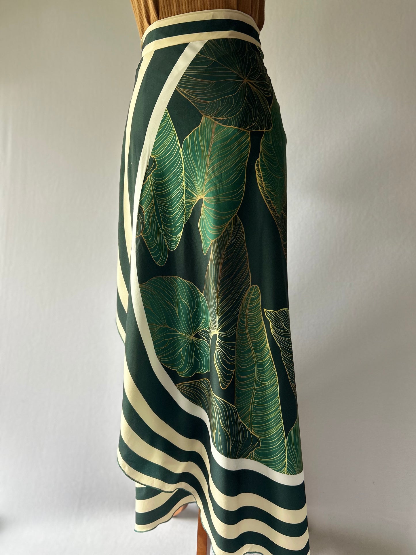 Luxurious Tropical Print Wrap Skirt - One Size