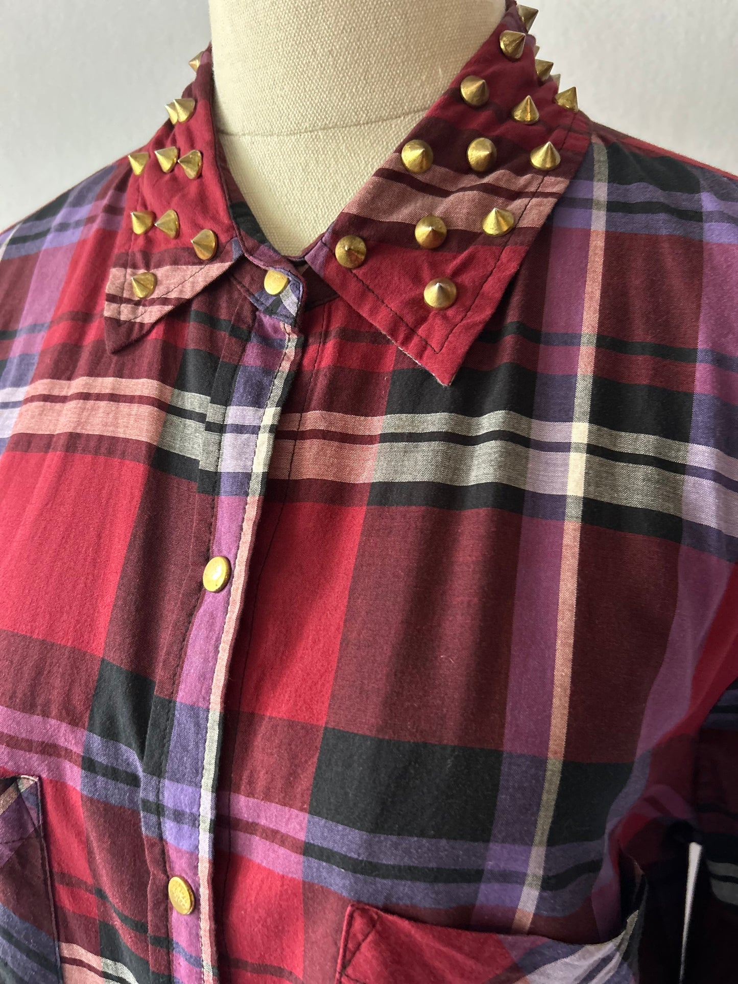Studded Collar Plaid Cotton Shirt - Crimson & Purple - Size Small