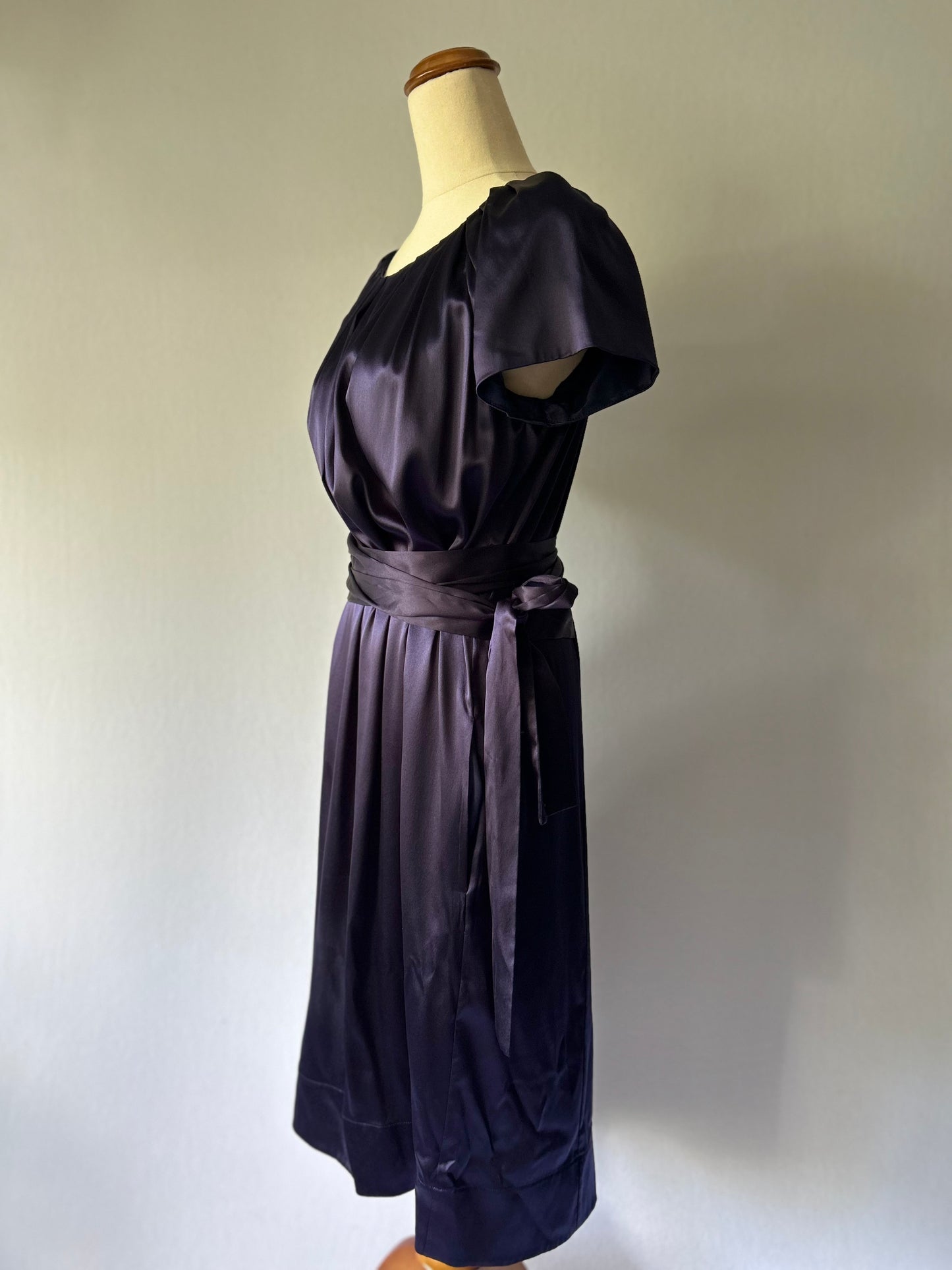 DKNY Silk-Stretch Pleated Cocktail Dress – Size 8