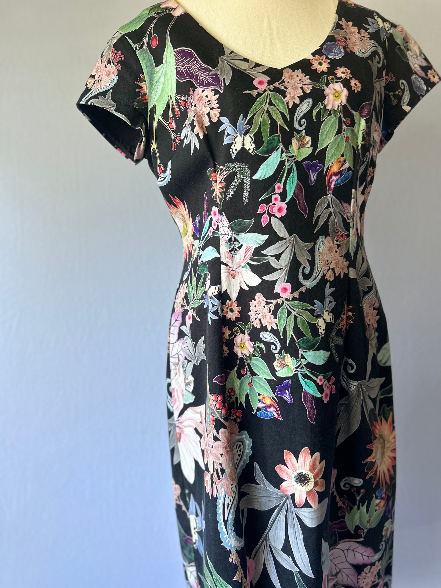 Amber Whitecliffe Floral Dress – Size 10
Made in New Zealand
