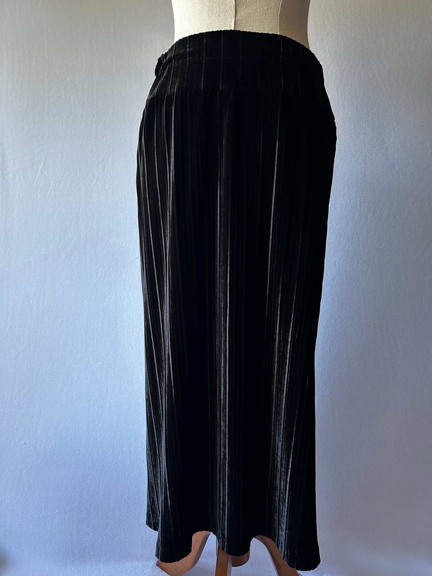 Anne Mardell Black Velvet Skirt – Size 10, Made in New Zealand, 90% Polyester 10% Spandex
