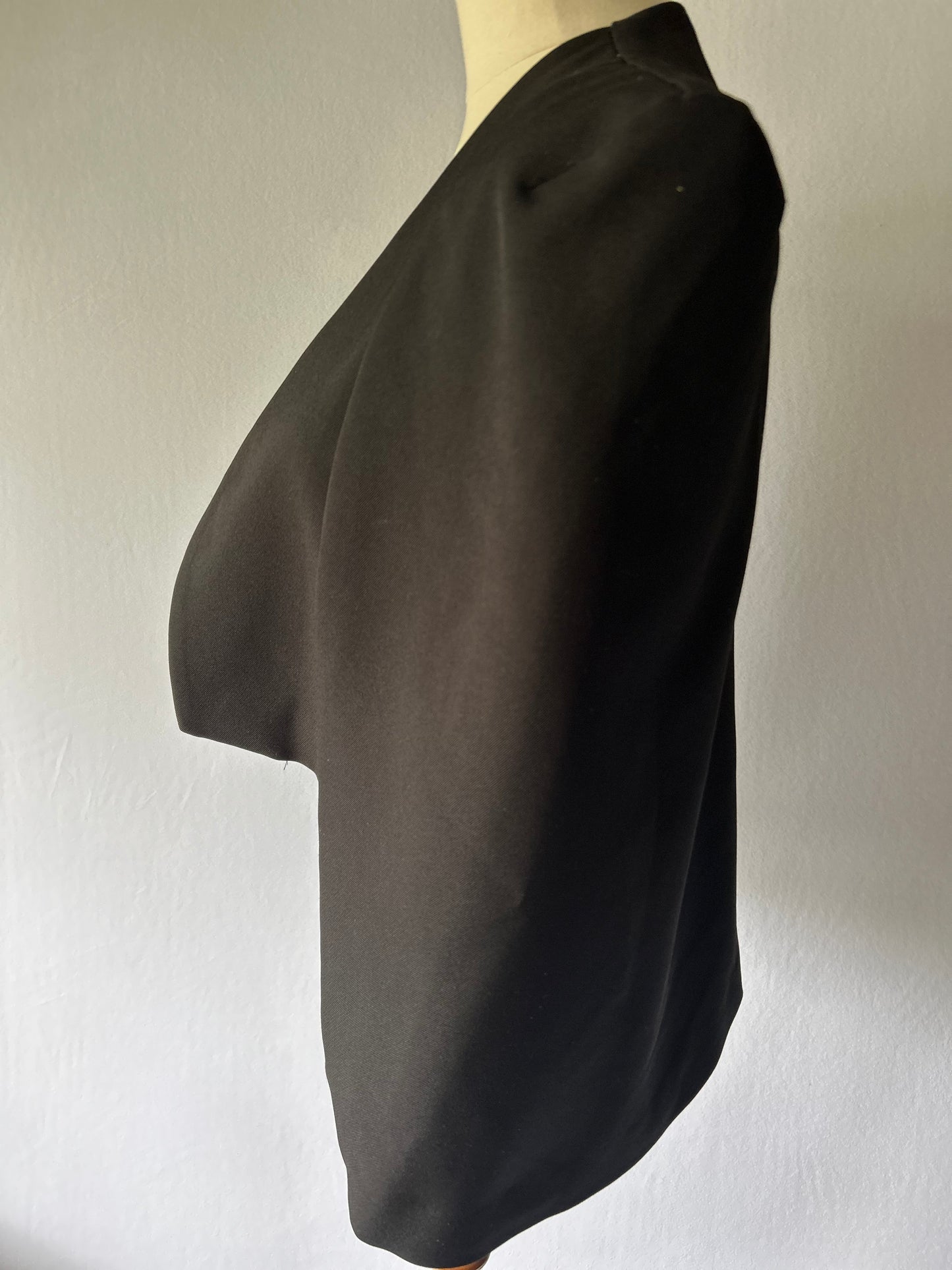 Black Cropped Jacket with Shoulder Pads – Size Small