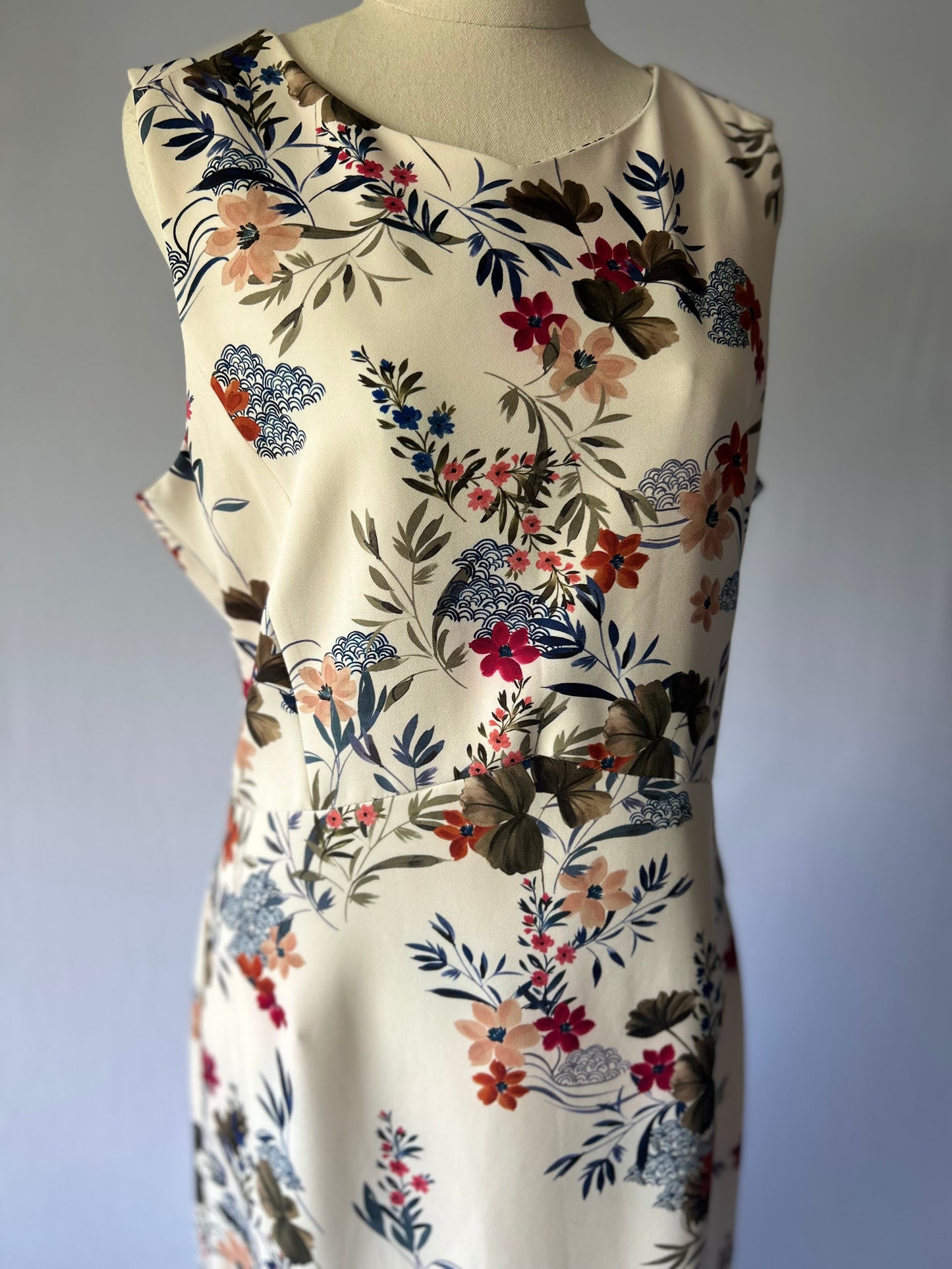 Zara Floral Dress – V-Neck, Size M