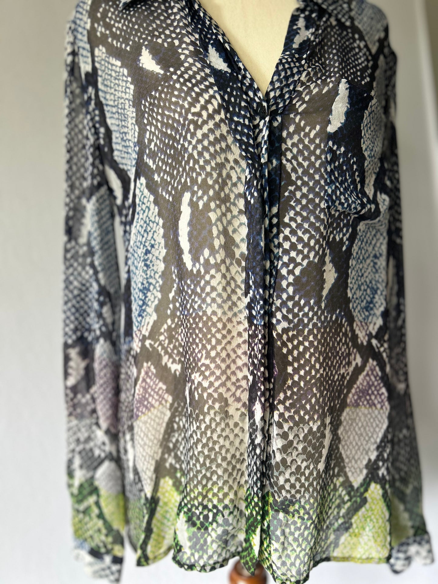 Diane von Furstenberg Silk Snakeskin Print Blouse – Size 6